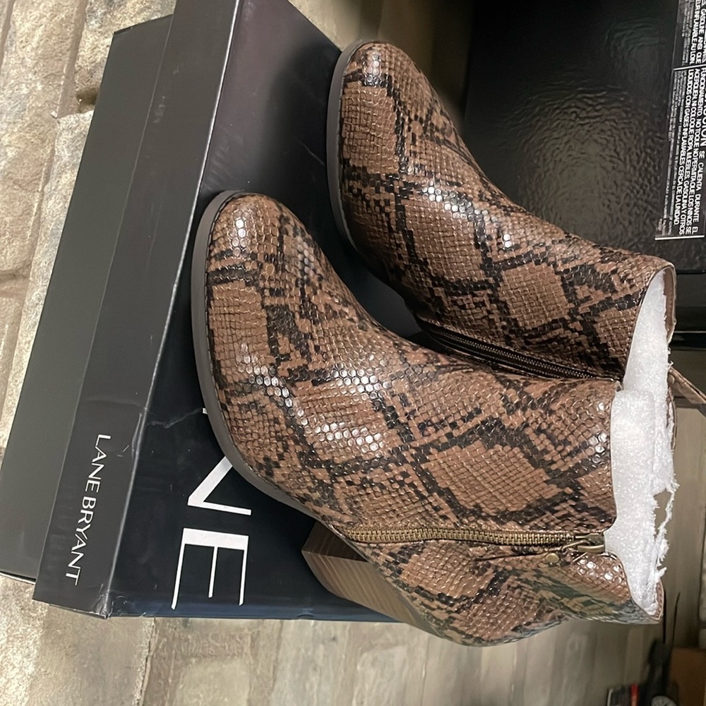 Snake print women’s ankle boots  zipper on both sides and goring  extra give 9w